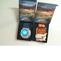 Set of 2 gift medals in a box Set of 2 gift medals in a box