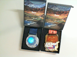 Set of 2 gift medals in a box