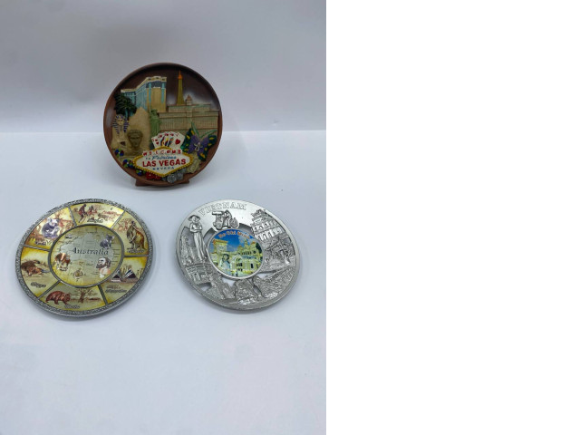 Set of 3 souvenir plates Set of 3 souvenir plates