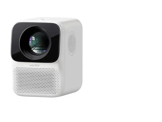 White Wanbo T2 Max Projector 4K second hand. The kit includes a cable and a remote control White Wanbo T2 Max Projector 4K second hand. The kit includes a cable and a remote control