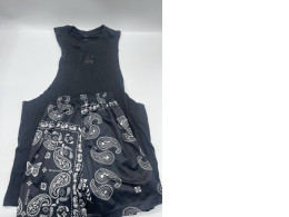 Women's summer suit : skirt and t--shirt