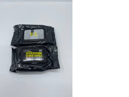Set of 2 wet wipes