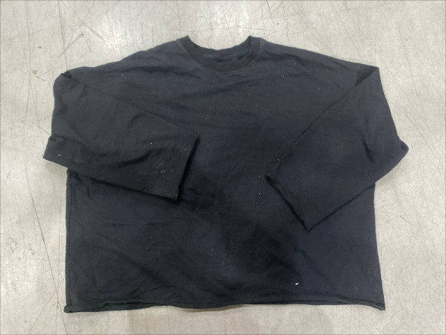 Black long-sleeved round neck shirt Black long-sleeved round neck shirt