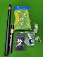 Set of O'Min Cues O'Min Cues 3/4 joint cue, mini butt joint, telescopic joint, cleaning cloth, glue and rubber bumper.