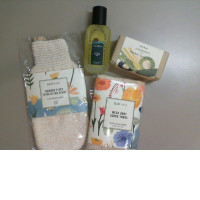 Bath set, Body Oil + Phutawan soap. Washcloth + scrub towel