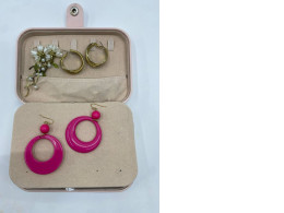 Set of 4 Women's earrings in a pink box Set of 4 Women's earrings in a pink box