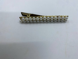 Hair clip with beads