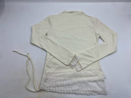 Women's cream-colored long-sleeved round-neck shirt