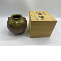 Shigaraki Japanese pottery vase in a wooden box