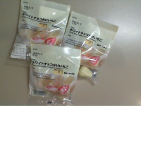 Set of 3 Muji White chocolate coated strawberry