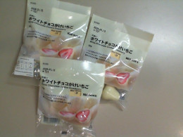 Set of 3 Muji White chocolate coated strawberry