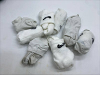 Set of 8 white socks