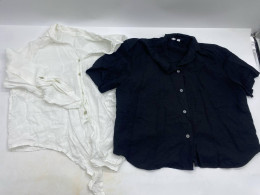 Set of 2 Women's short-sleeved shirts, white and black Set of 2 Women's short-sleeved shirts, white and black