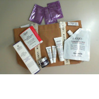 Kiehl's cosmetics gift set, 3 samples of super multi-corrective cream, ultra-cleansing face cream, 2 retinol serums, ultra face cream, vitamin face serum sample, eye cream, day face serum