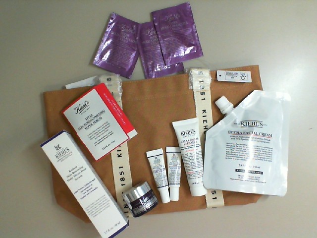 Kiehl's cosmetics gift set, 3 samples of super multi-corrective cream, ultra-cleansing face cream, 2 retinol serums, ultra face cream, vitamin face serum sample, eye cream, day face serum Kiehl's cosmetics gift set, 3 samples of super multi-corrective cream, ultra-cleansing face cream, 2 retinol serums, ultra face cream, vitamin face serum sample, eye cream, day face serum