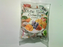 soft candies with mixed fruit flavor