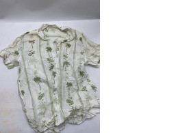 Men's white short-sleeved shirt with pattern