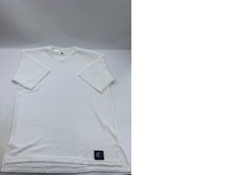White short-sleeved round-neck shirt White short-sleeved round-neck shirt
