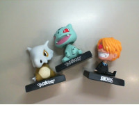 Set of 3 figurines with movable heads