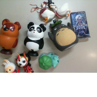 Set of 9 children's toy figures