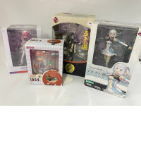 Set of 4 japanese figures