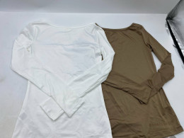Set of 2 Women's long-sleeved round neck shirt in white and brown Set of 2 Women's long-sleeved round neck shirt in white and brown