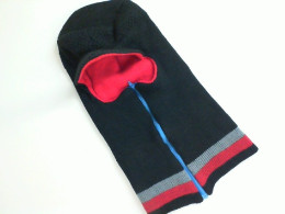 Warm hat with a zipper