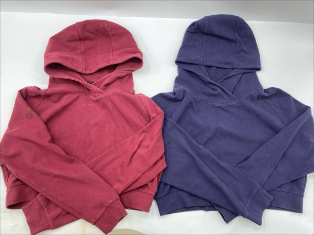 Set of 2 Women's red and blue long-sleeved hooded sweatshirt Set of 2 Women's red and blue long-sleeved hooded sweatshirt