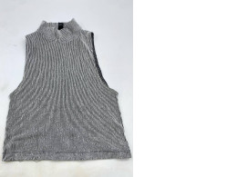 Women's sleeveless turtleneck top Women's sleeveless turtleneck top