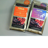 Set of 2 JJ Royal coffee bean Papua and Toraja