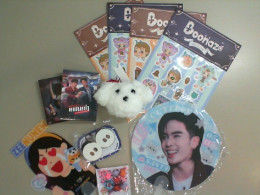 A set of Korean pop stars, stickers, 2 plastic fans, keychains, 2 sets of trading cards A set of Korean pop stars, stickers, 2 plastic fans, keychains, 2 sets of trading cards