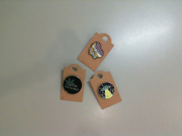 Set of 3 clothing pins Set of 3 clothing pins