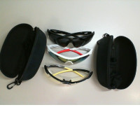 Set of 3 men's plastic glasses + 2 cases