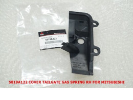 plastic plug for the underhood space of a car