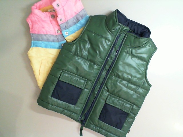 Set of 2 children's vests Set of 2 children's vests
