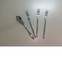 Set of 4 cutlery, 1 butter knife + 3 forks