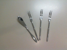 Set of 4 cutlery, 1 butter knife + 3 forks