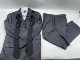 Men's long-sleeved suit with tie and trousers