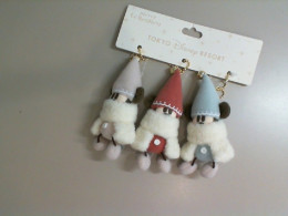 Set of 3 soft keychains