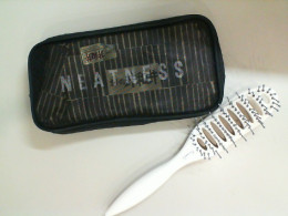 Cosmetic bag and comb set