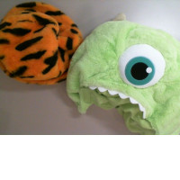 Set of 2 plush hats featuring cartoon characters