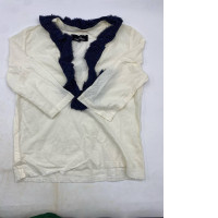 Women's white long-sleeved V-neck t-shirt