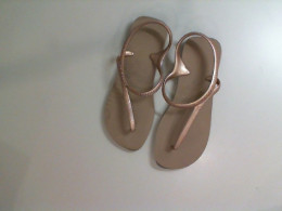 Open toe rubber women's flip flops Open toe rubber women's flip flops