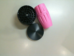 Set of 2 metal tobacco grinders + storage flask