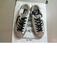 Second-hand sneakers + packing bag Second-hand sneakers + packing bag