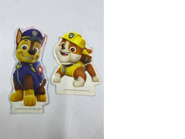 Set of 2 piece of paper shaped like a dog.