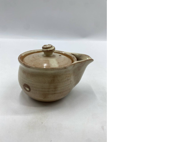 Hagi ware kyūsu (Japanese teapot). Hagi ware kyūsu (Japanese teapot).