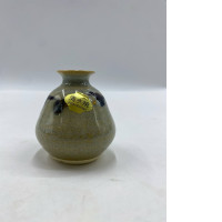 A glass sake bottle containing Kiyomizu-yaki sake, also known as Tokkuri. A glass sake bottle containing Kiyomizu-yaki sake, also known as Tokkuri.