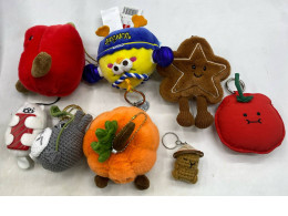 Set of 8 Doll keychain 