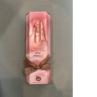 Pillow Talk Iconic Lip and Cheek Kit Xmas 2025 Cosmetic Set in Pillow Talk color.